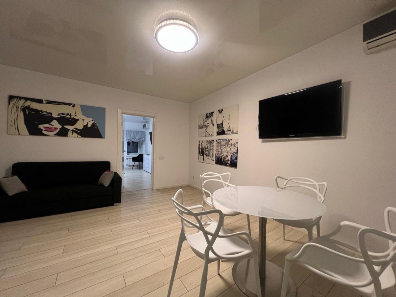 2-Room Luxury Apartment In The Center Kiev Exteriör bild